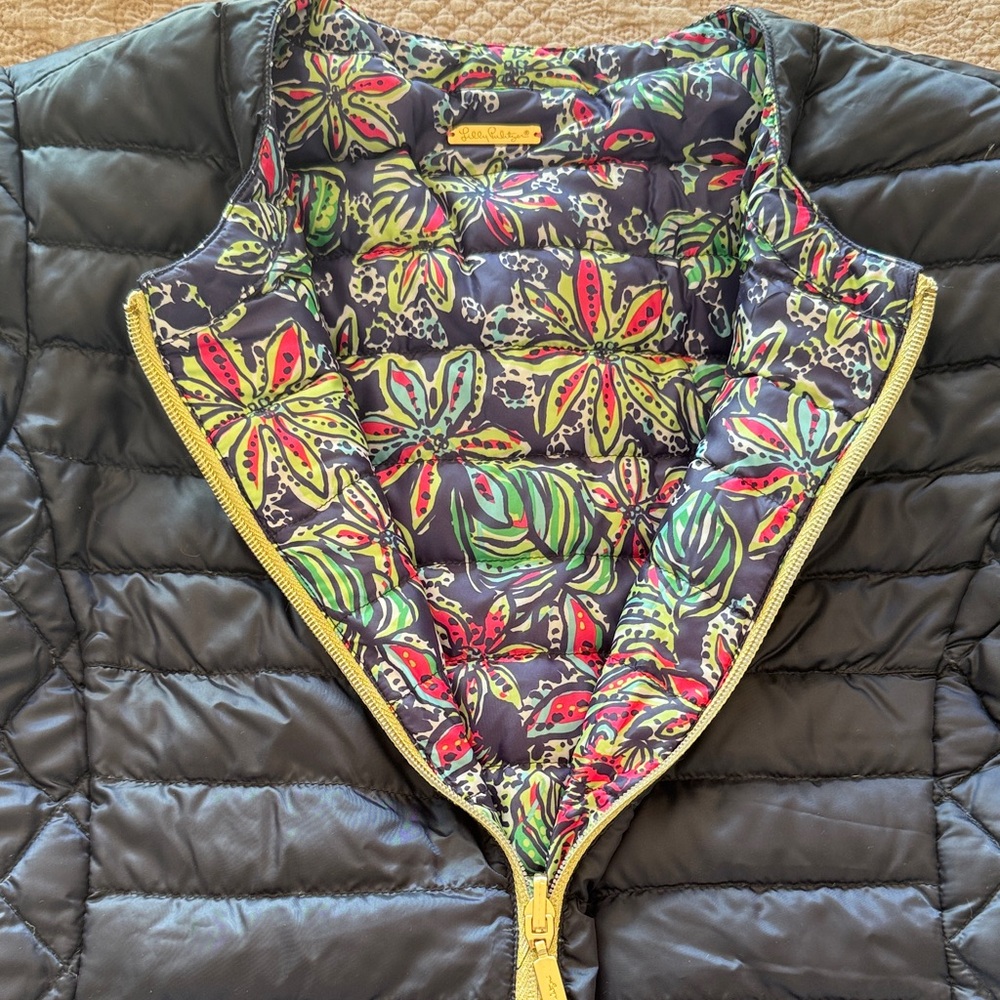 Lilly Pulitzer reversible down jacket Navy/floral - Picture 12 of 17